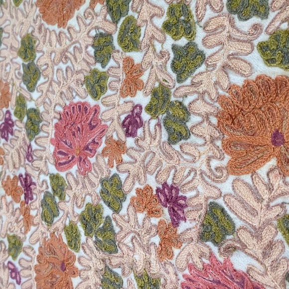 SALE 😘 Vintage embroidered scarf - Picture 2 of 3